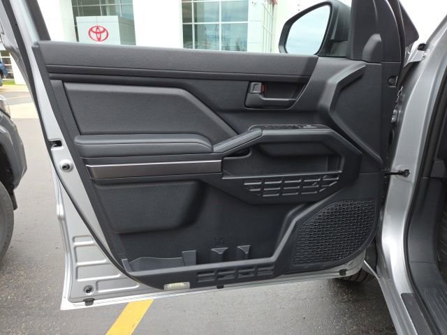 Used 2025 Toyota 4Runner SR5 AWD/4WD image 9