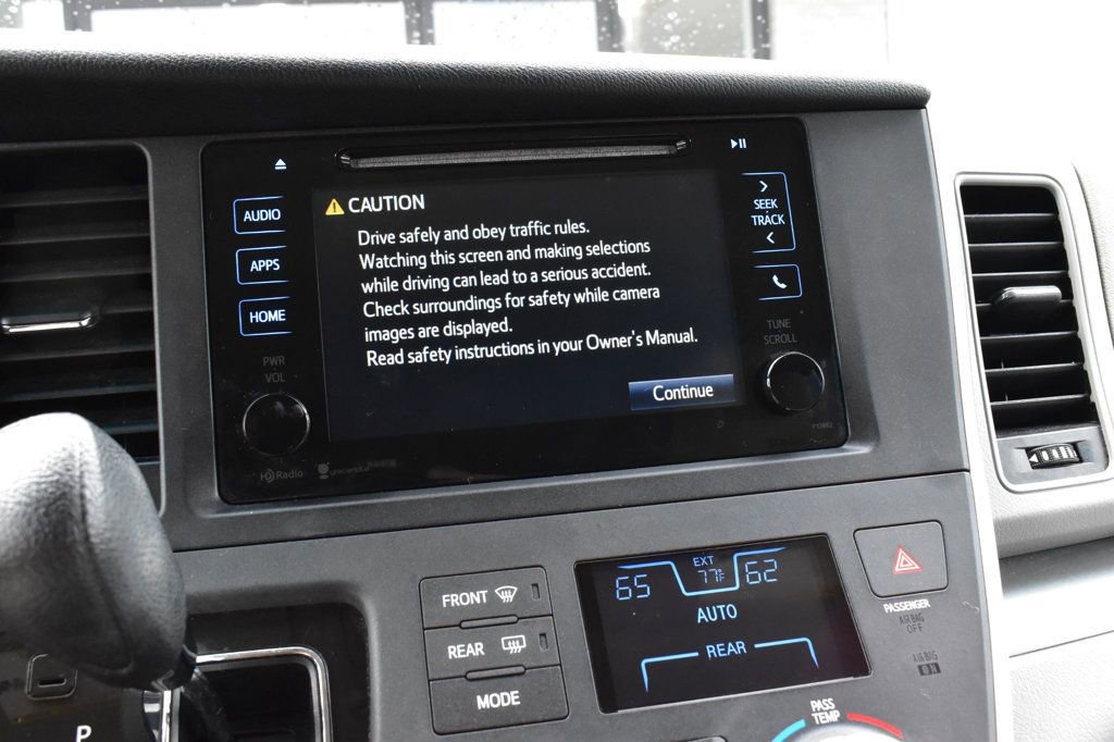 Used 2015 Toyota Sienna LE FWD image 31
