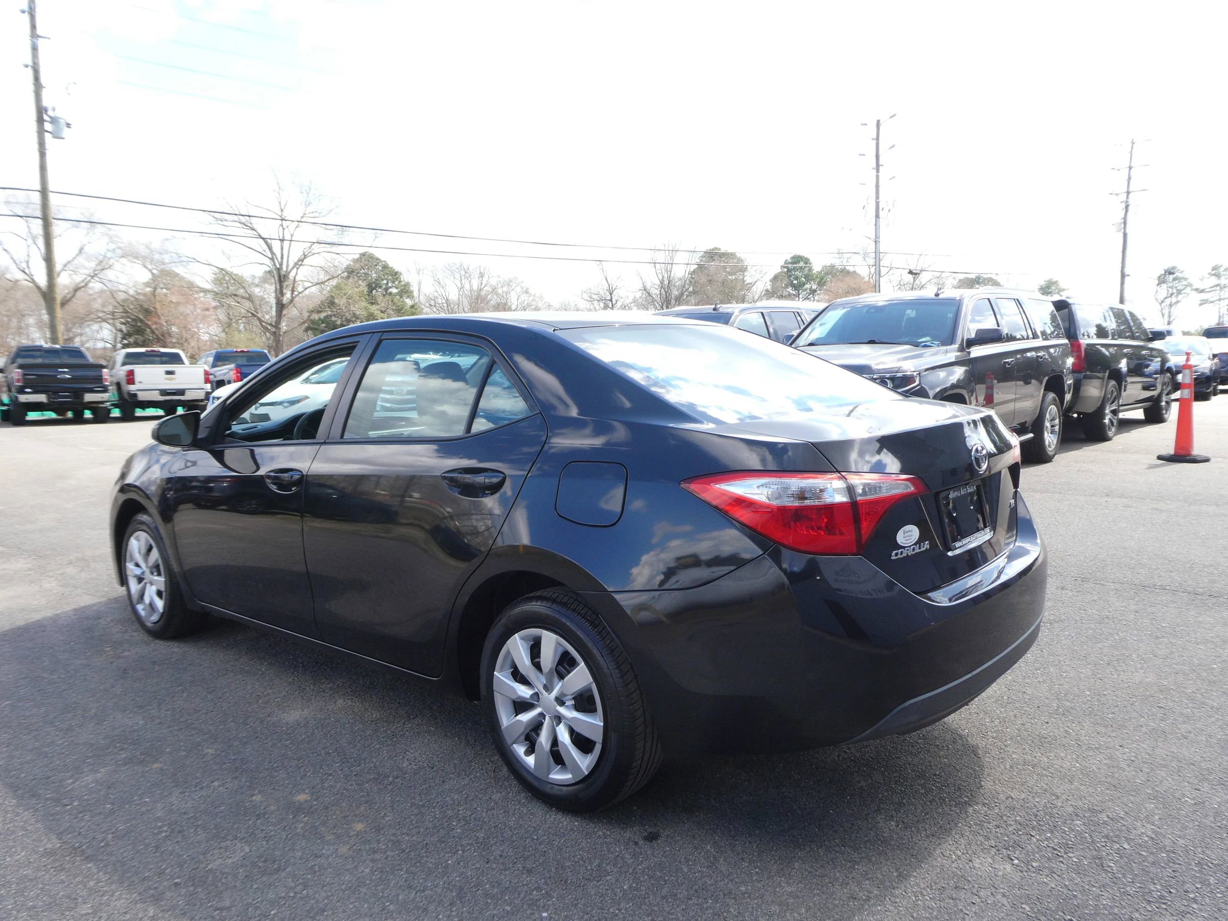 Used 2015 Toyota Corolla LE FWD image 8