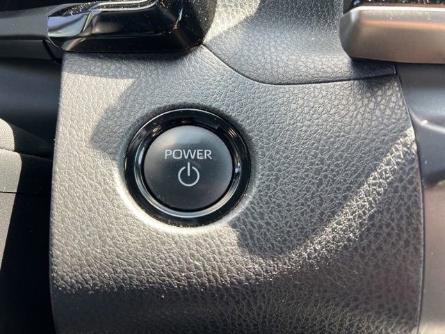 Used 2025 Toyota Camry SE FWD image 17