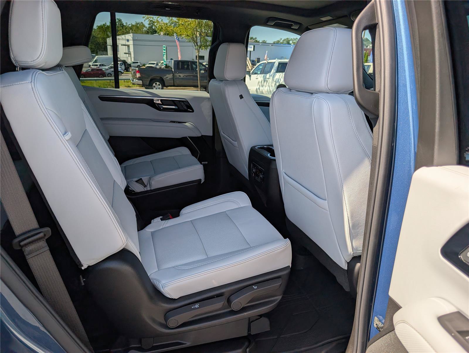 New 2026 Chevrolet Tahoe Premier w/ Sun And Tow Package AWD/4WD image 8