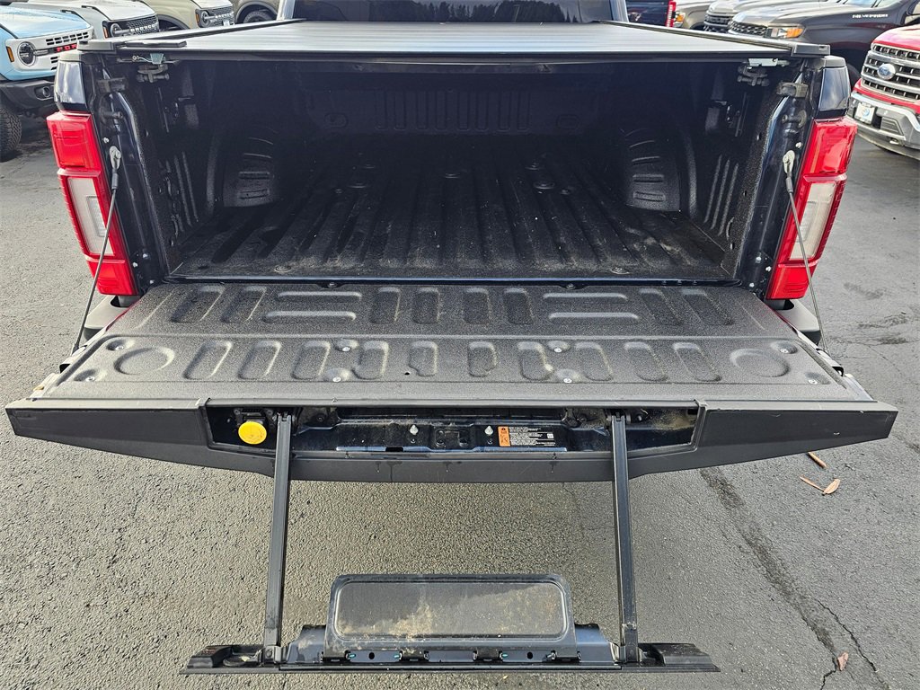 Used 2022 Ford F250 Lariat w/ Black Appearance Package image 12