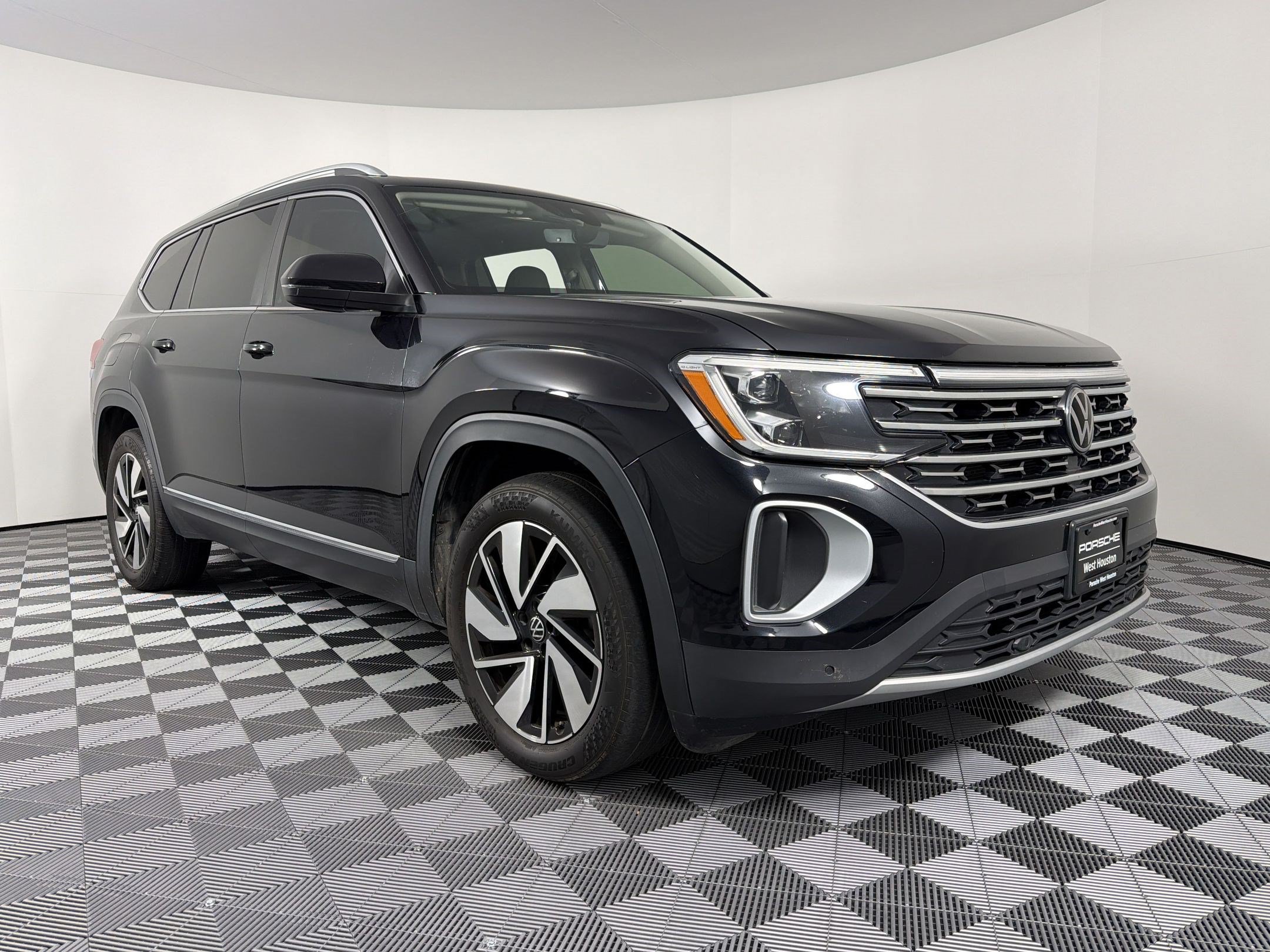 Used 2024 Volkswagen Atlas SEL AWD/4WD image 7