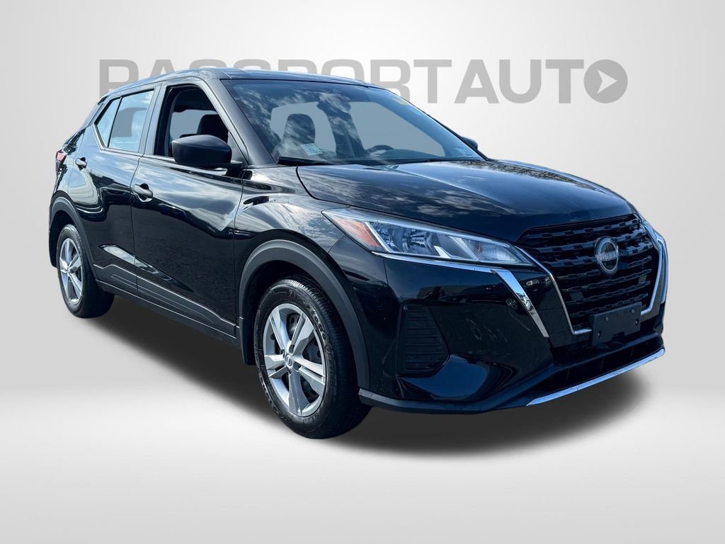 Used 2023 Nissan Kicks S image 2