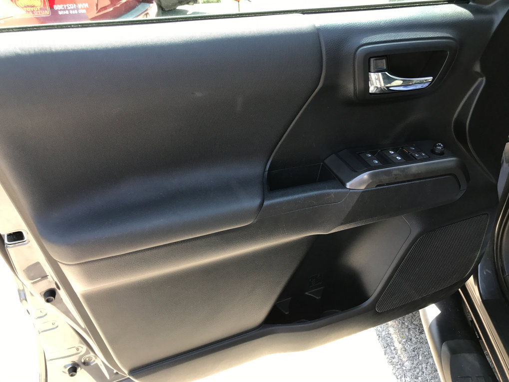 Used 2019 Toyota Tacoma TRD Sport AWD/4WD image 12