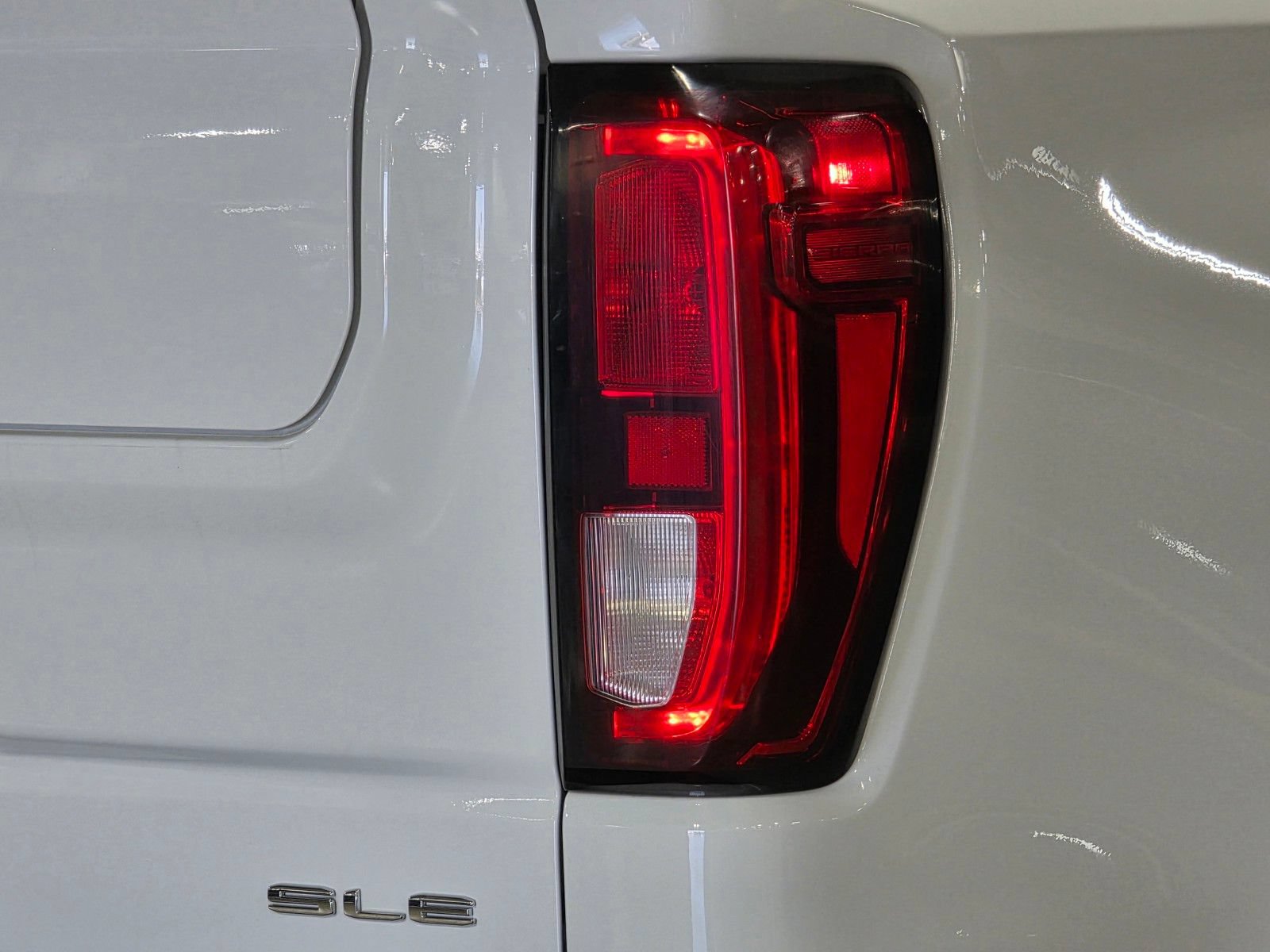 Used 2024 GMC Sierra 1500 SLE RWD image 12