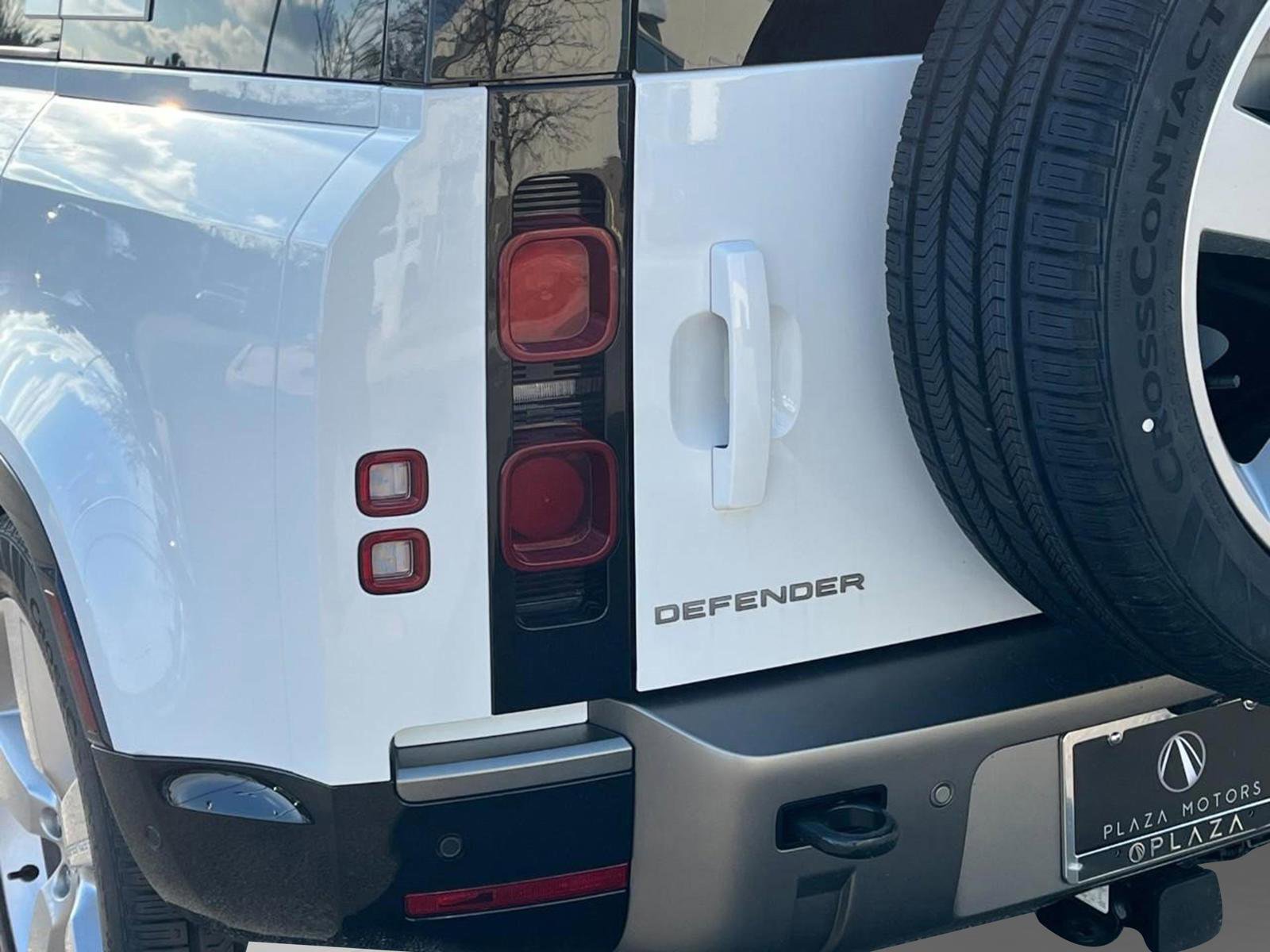 Used 2025 Land Rover Defender 110 X-Dynamic SE image 32