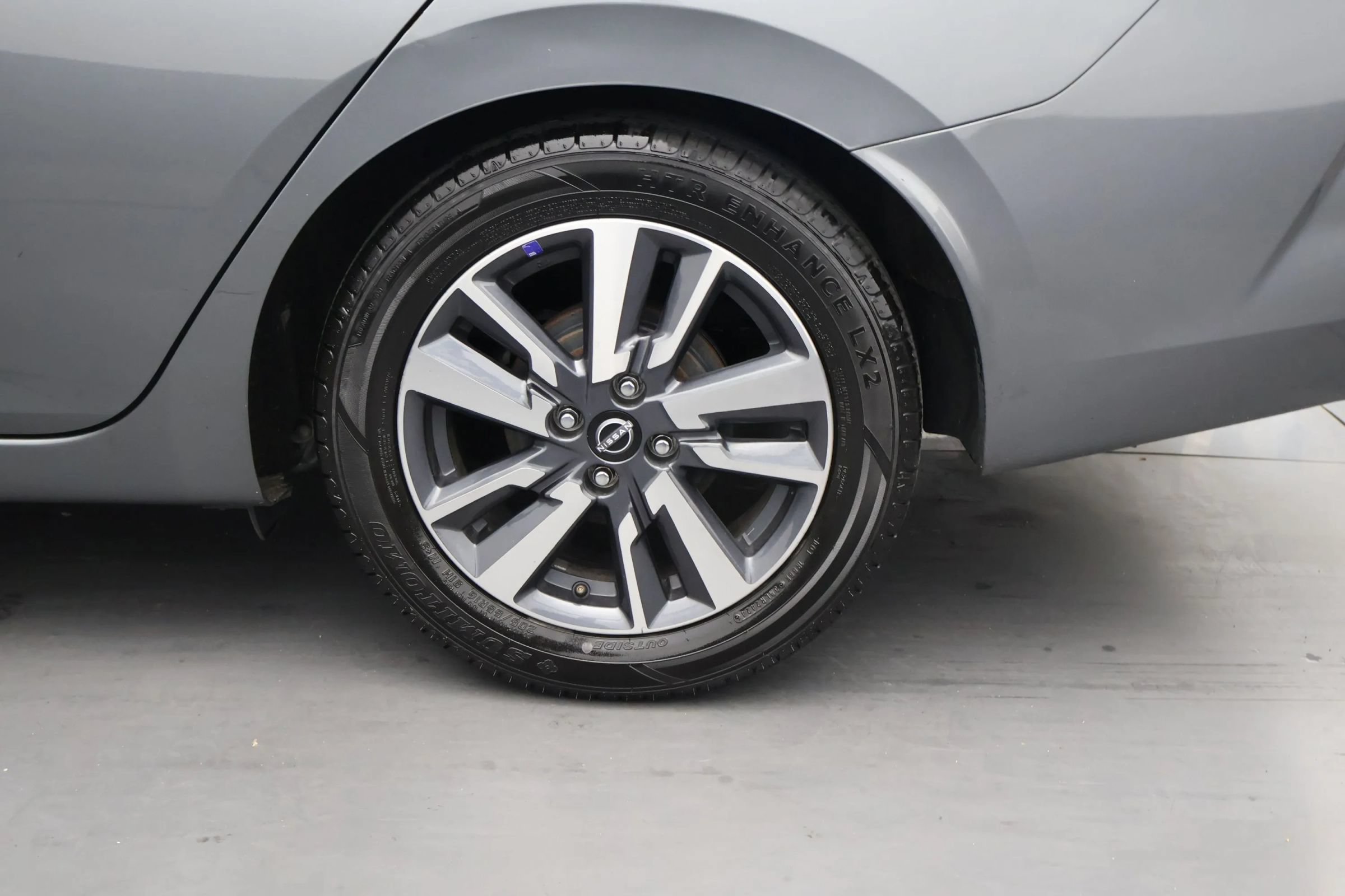 Used 2023 Nissan Versa SV FWD image 33