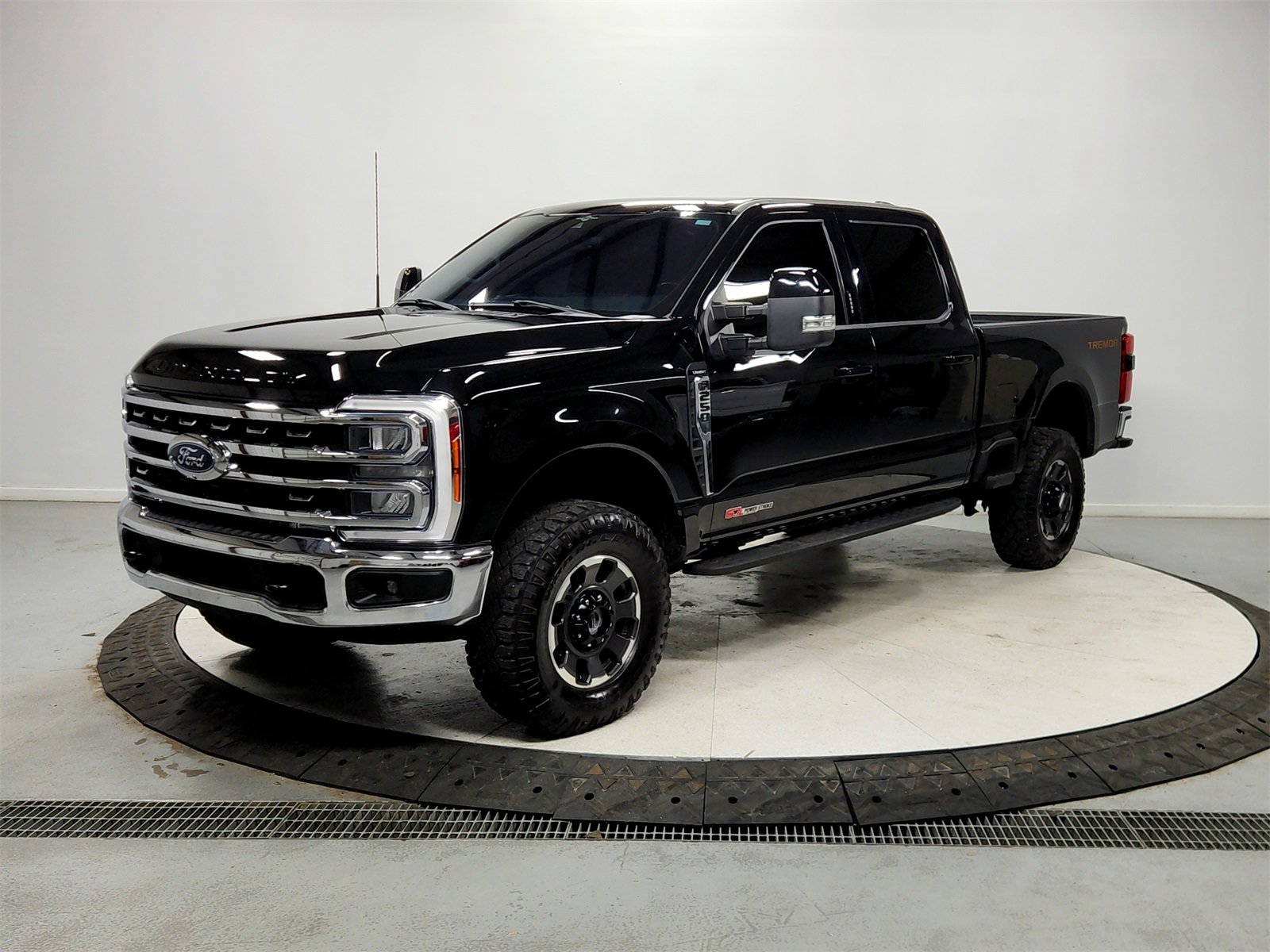 Used 2023 Ford F250 Lariat image 3