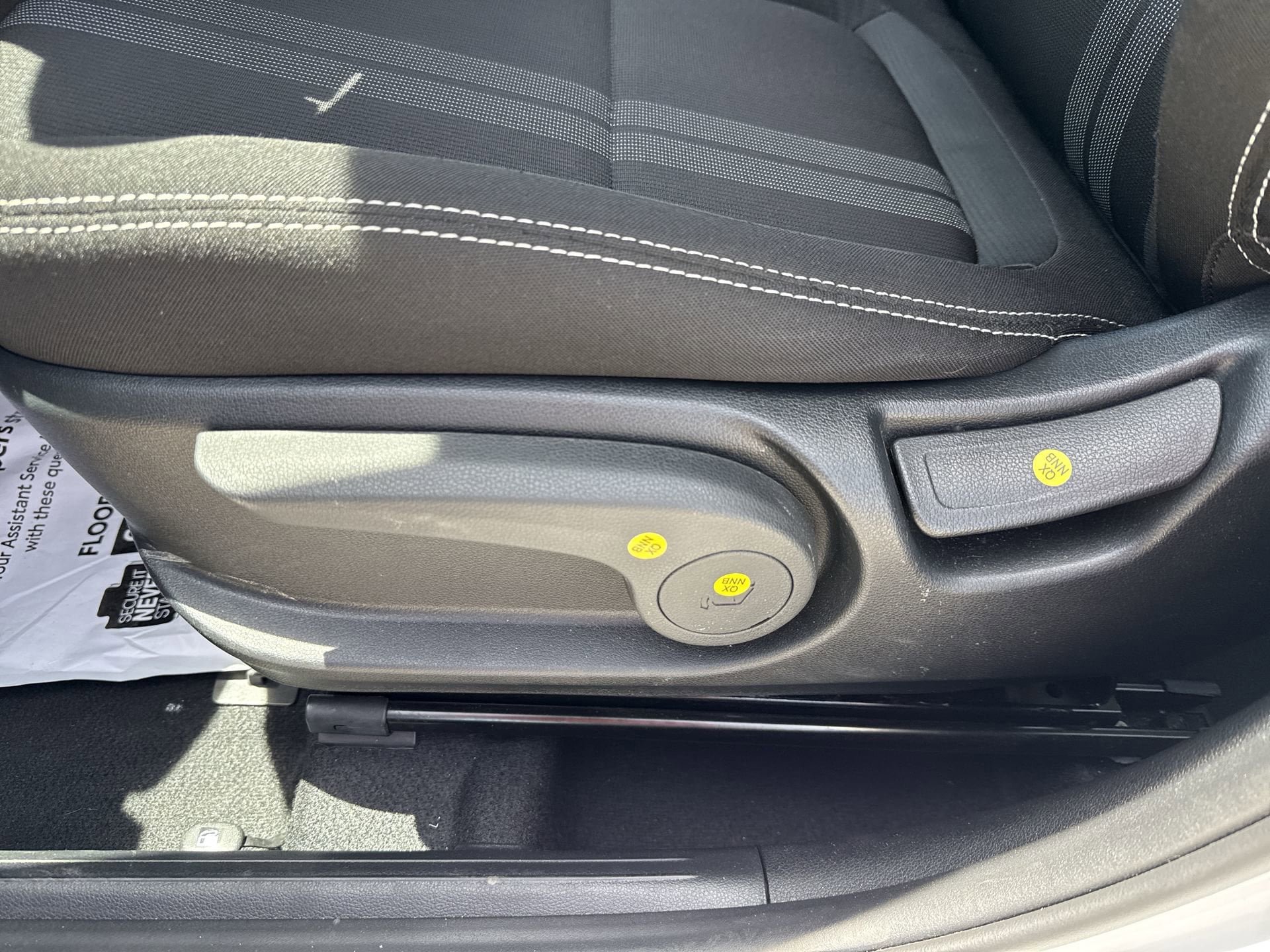 Used 2025 Hyundai Venue SEL FWD image 14