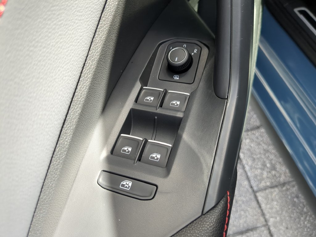 Certified 2025 Volkswagen Jetta GLI Autobahn FWD image 17