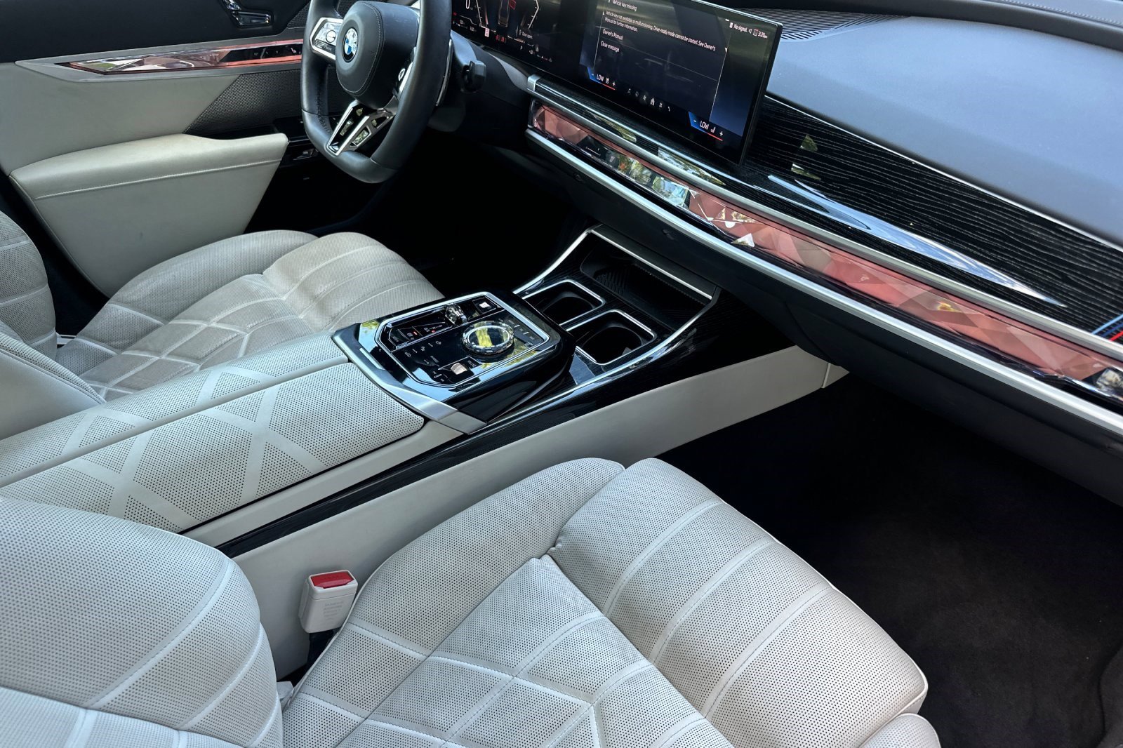 Certified 2025 BMW 740i w/ Premium Package image 19
