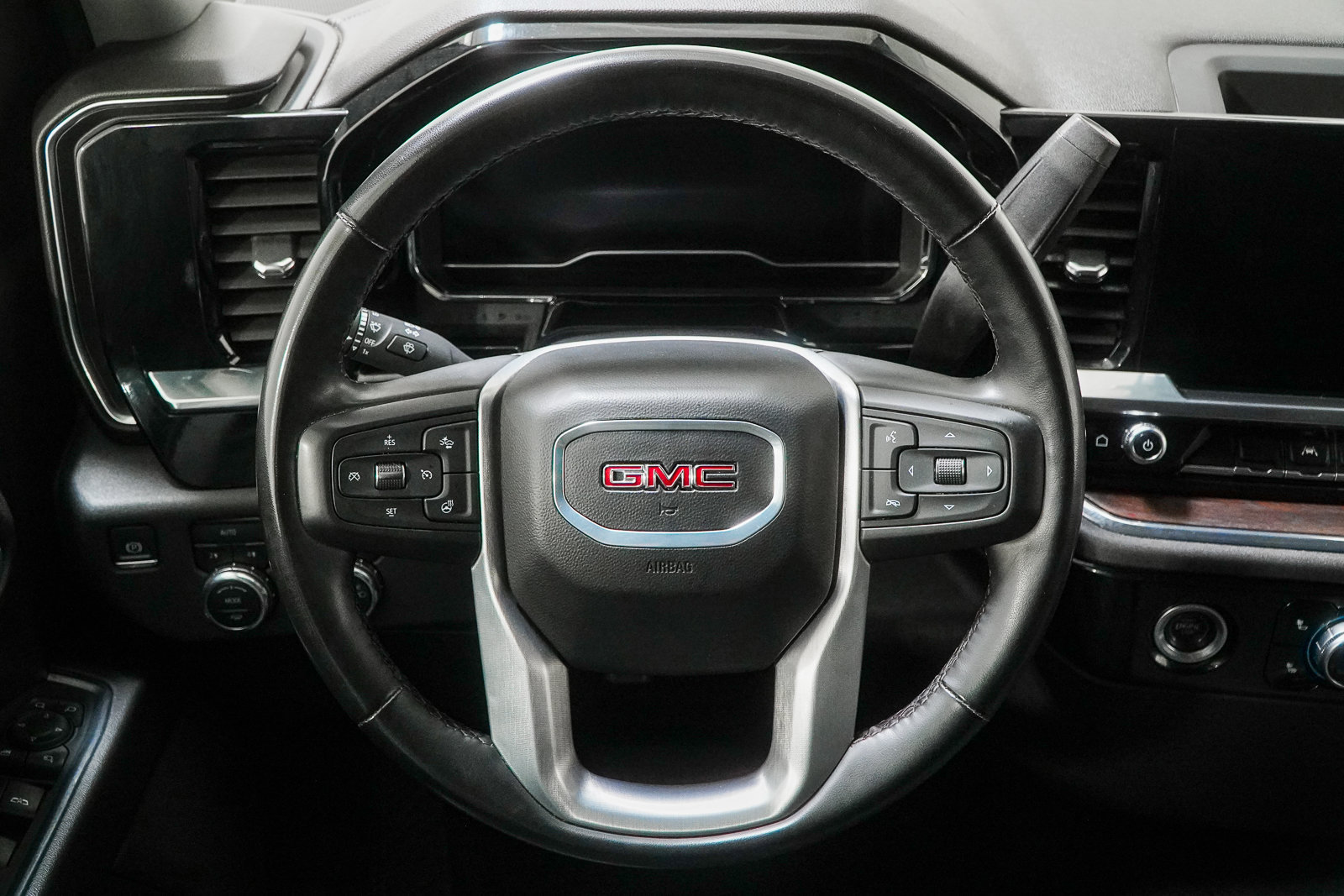 Used 2024 GMC Sierra 1500 SLT AWD/4WD image 21
