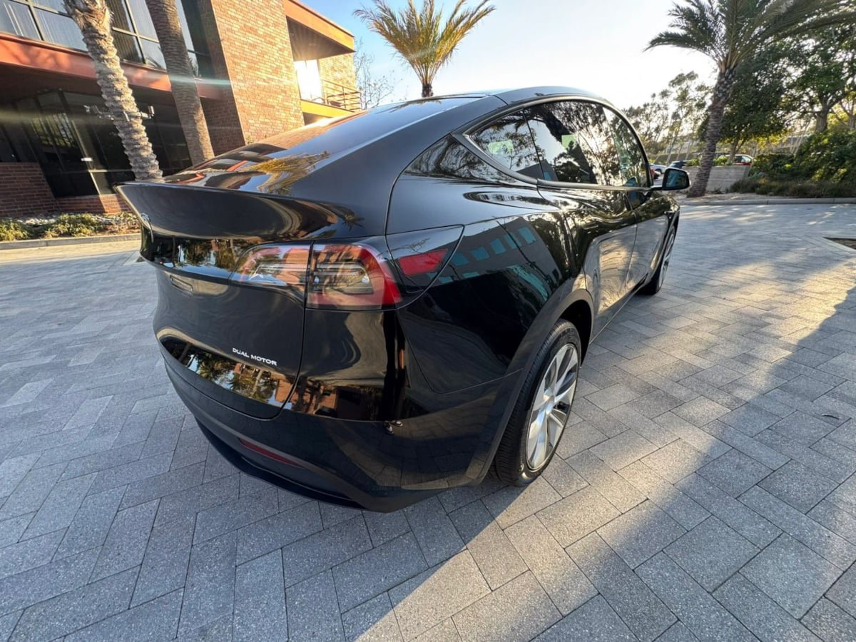 Used 2023 Tesla Model Y Long Range AWD/4WD image 5