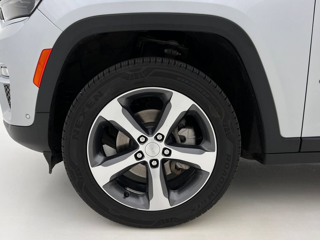 Used 2023 Jeep Grand Cherokee Limited w/ Luxury Tech Group II image 25