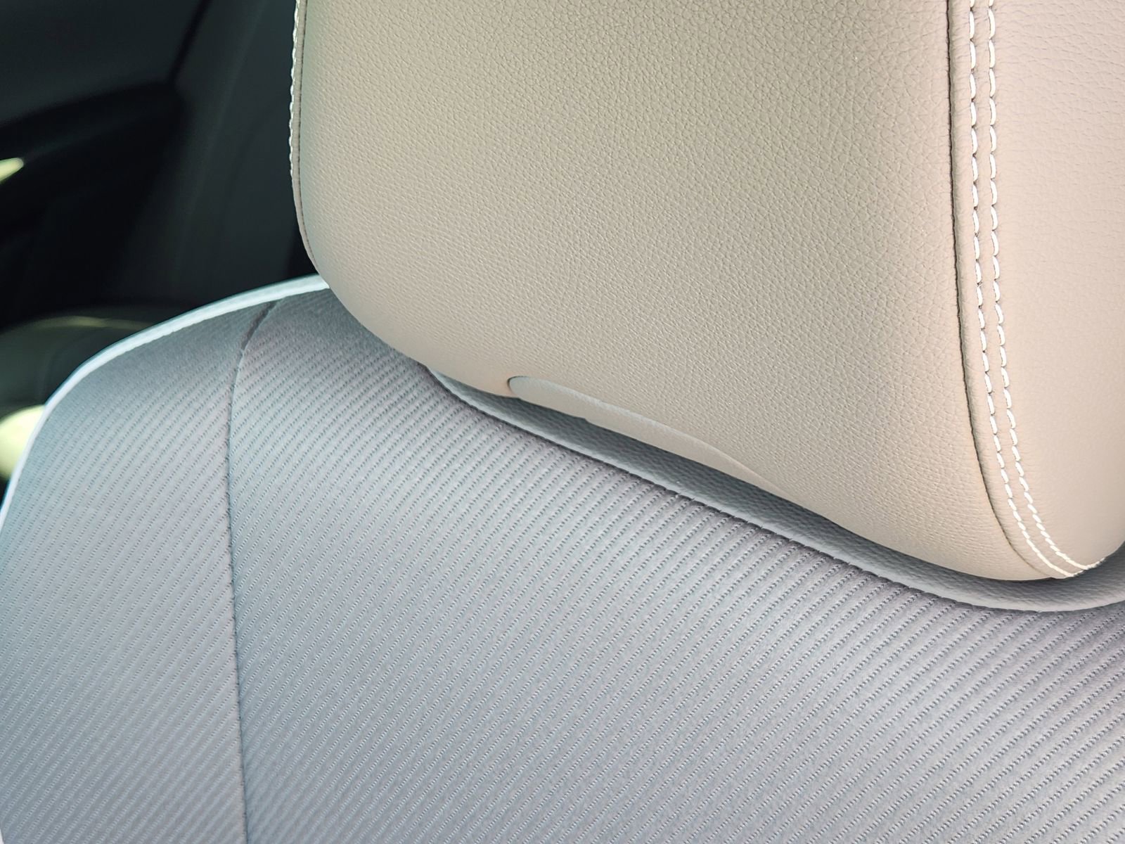 Used 2025 Toyota Camry SE w/ Multimedia Upgrade Package image 18