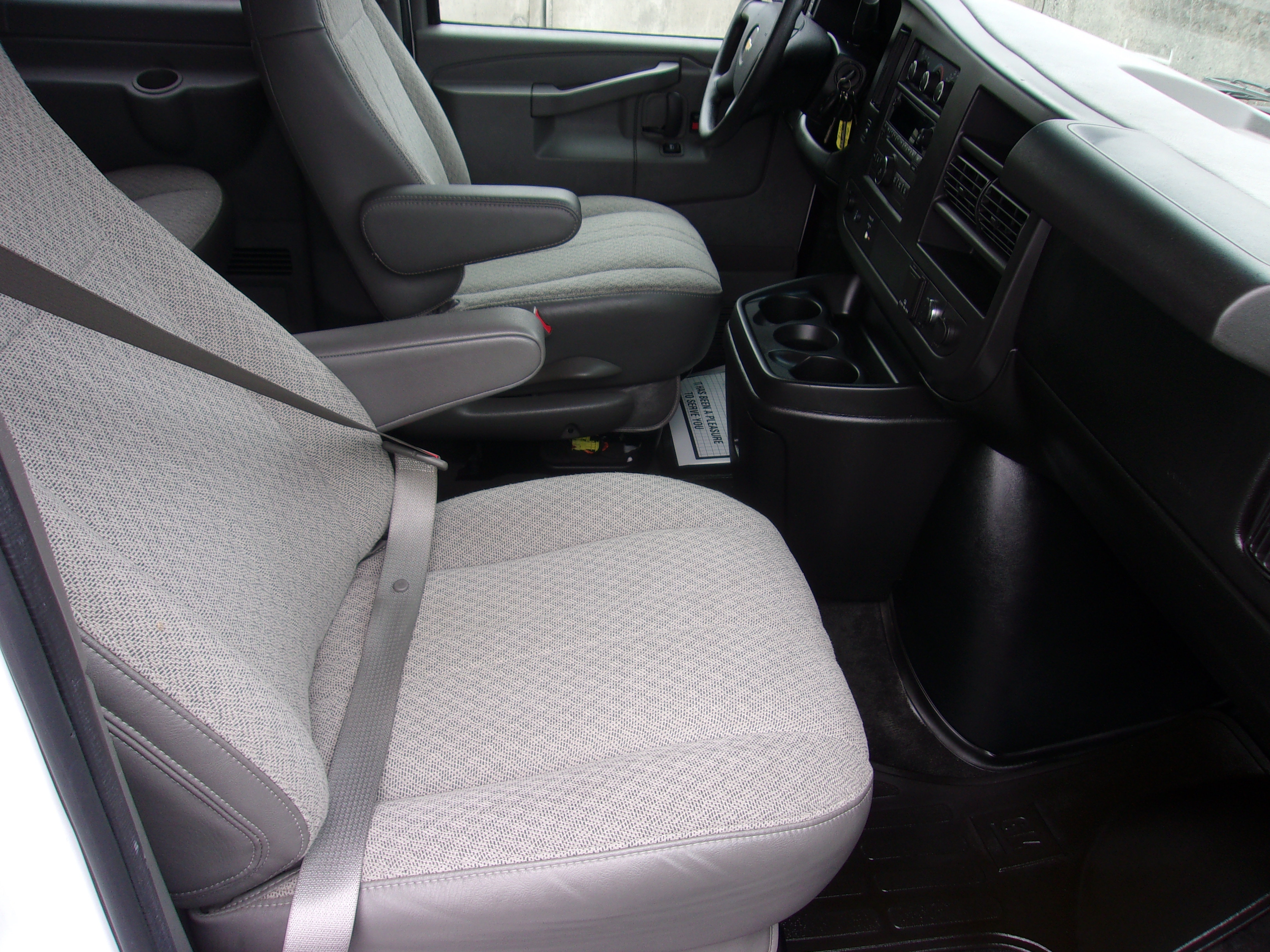 Used 2016 Chevrolet Express 3500 LT w/ LT Preferred Equipment Group RWD image 26