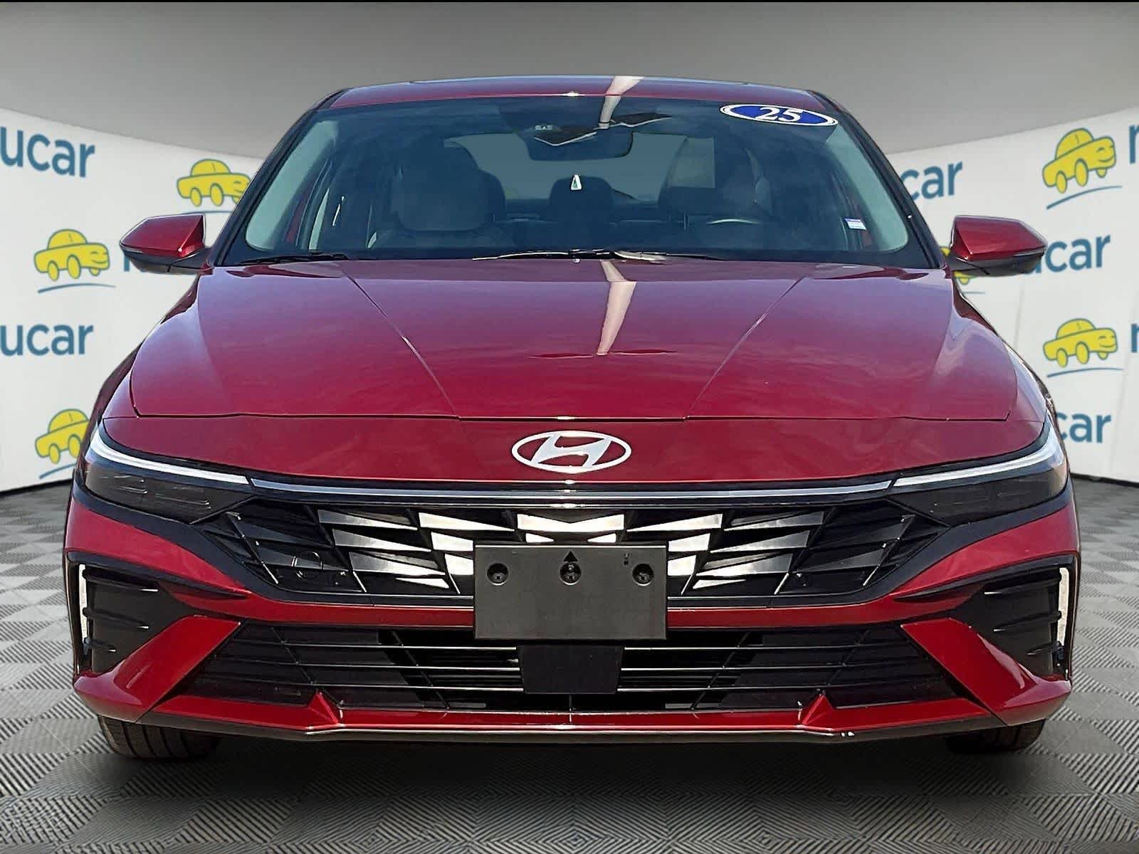 Certified 2025 Hyundai Elantra Limited FWD image 4