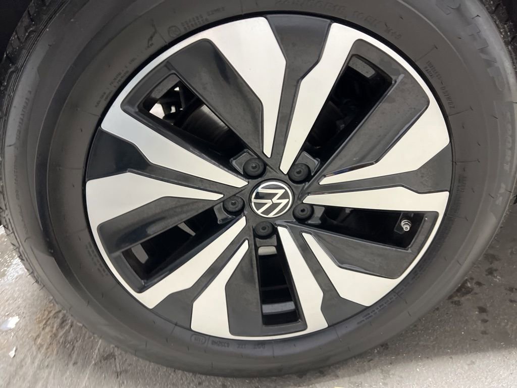 Used 2024 Volkswagen Atlas Cross Sport SE image 43