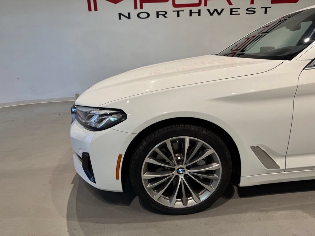 Used 2023 BMW 530i xDrive w/ Premium Package AWD/4WD image 3