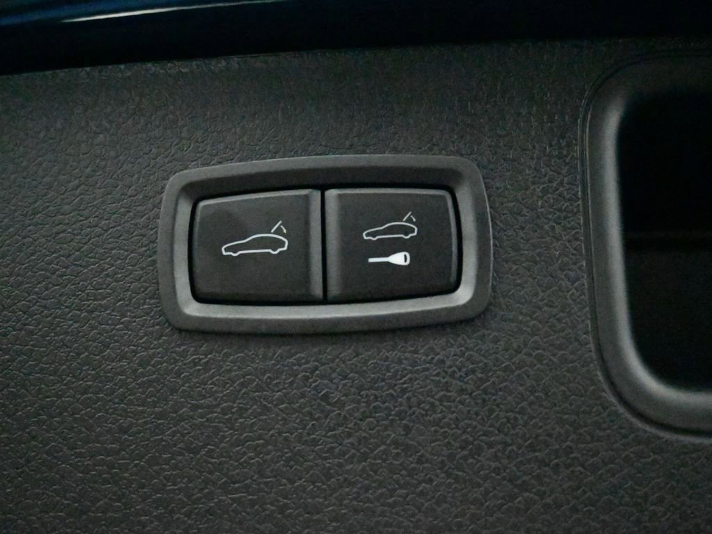 Used 2025 Porsche Macan image 21