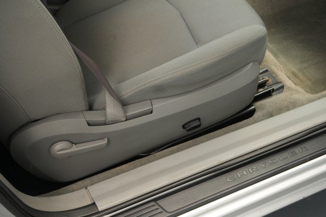 Used 2008 Chrysler Sebring Touring FWD image 39