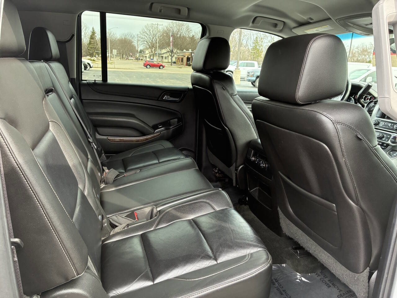 Used 2015 Chevrolet Suburban LT w/ Luxury Package AWD/4WD image 11