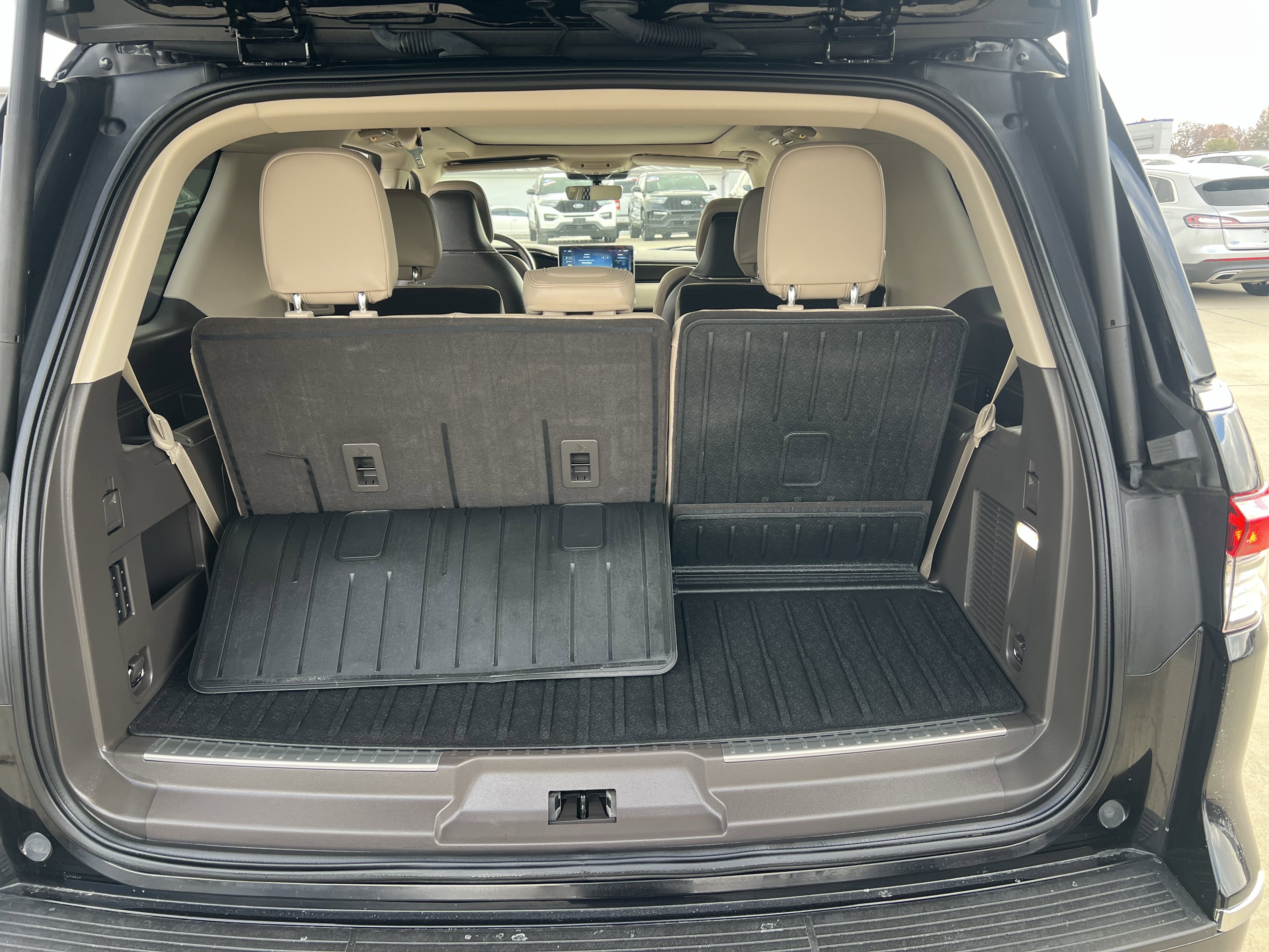 Used 2023 Lincoln Navigator Reserve image 24