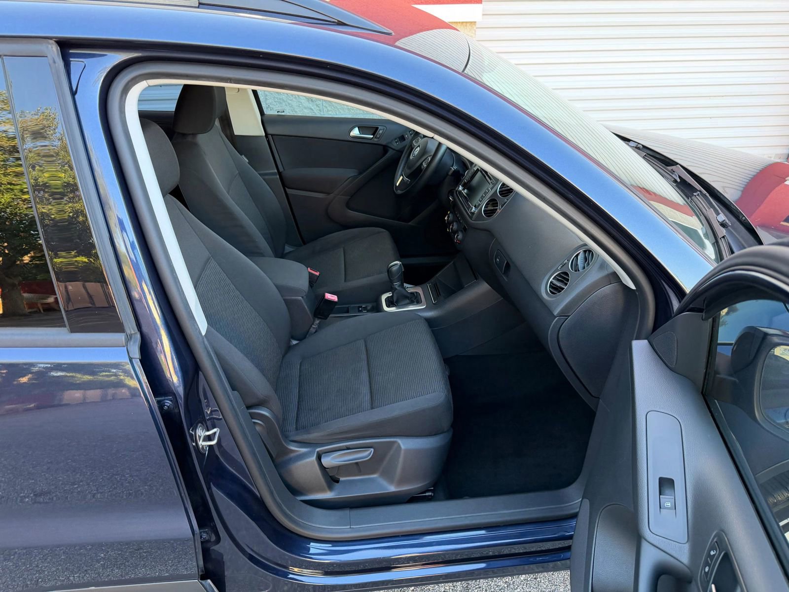 Used 2015 Volkswagen Tiguan S image 21