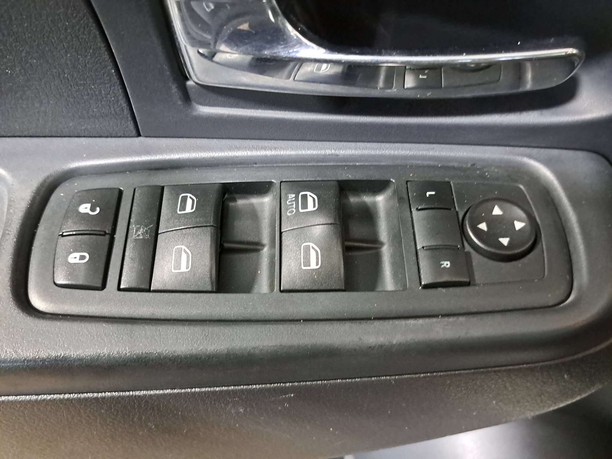 Used 2011 Jeep Liberty Sport AWD/4WD image 25