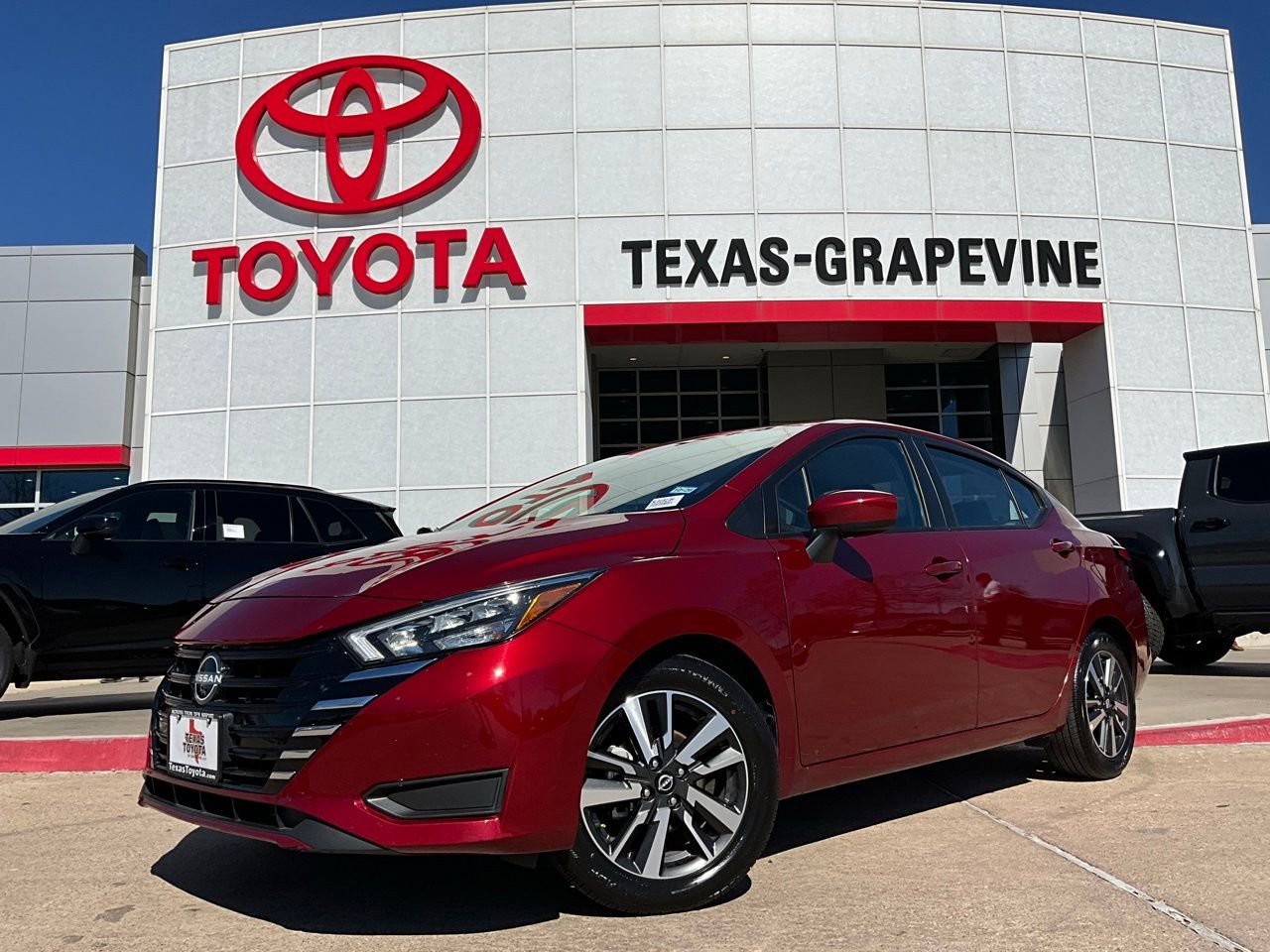 Used 2025 Nissan Versa SV image 2