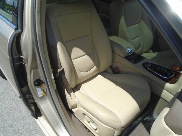 Used 2005 Jaguar XJ8 RWD image 11