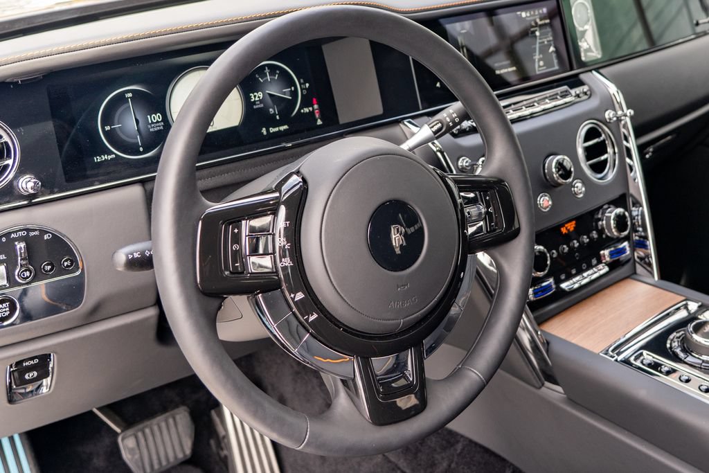 Used 2025 Rolls-Royce Cullinan AWD/4WD image 27