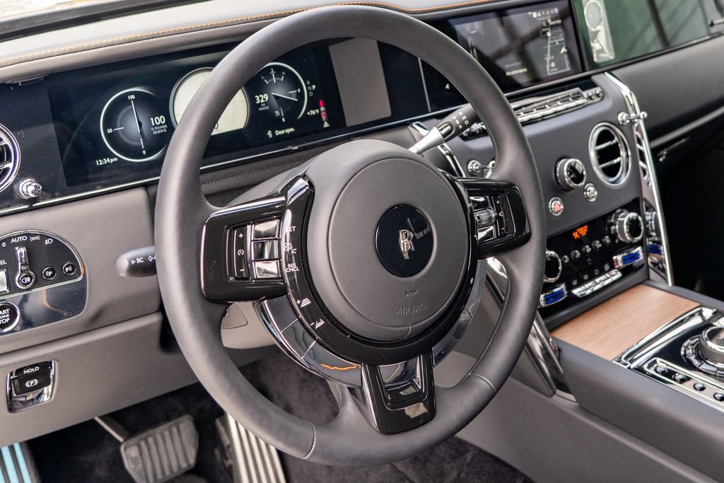 Used 2025 Rolls-Royce Cullinan image 27