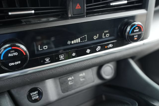 Used 2025 Nissan Rogue SV FWD image 34