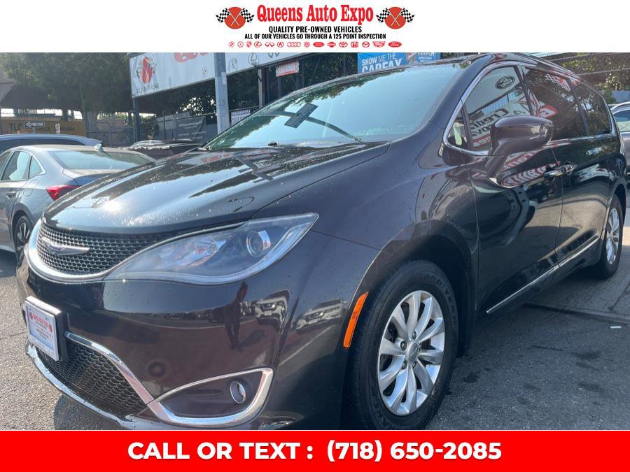 Used 2019 Chrysler Pacifica Touring-L image 3