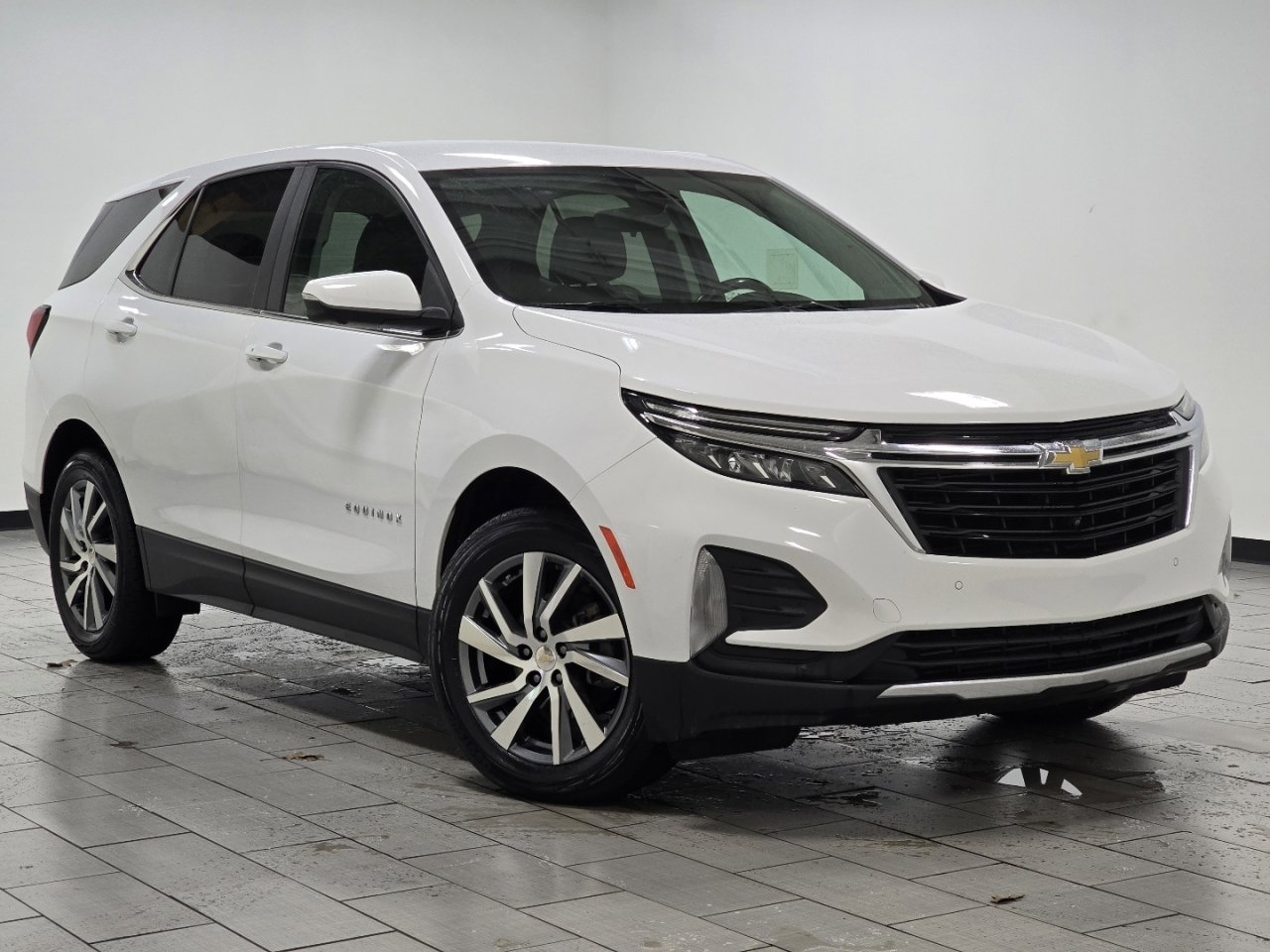 Used 2022 Chevrolet Equinox LT image 2