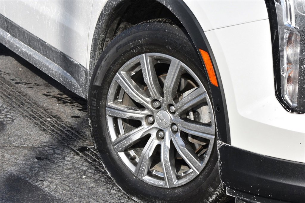 Used 2022 Cadillac XT4 Premium Luxury image 3