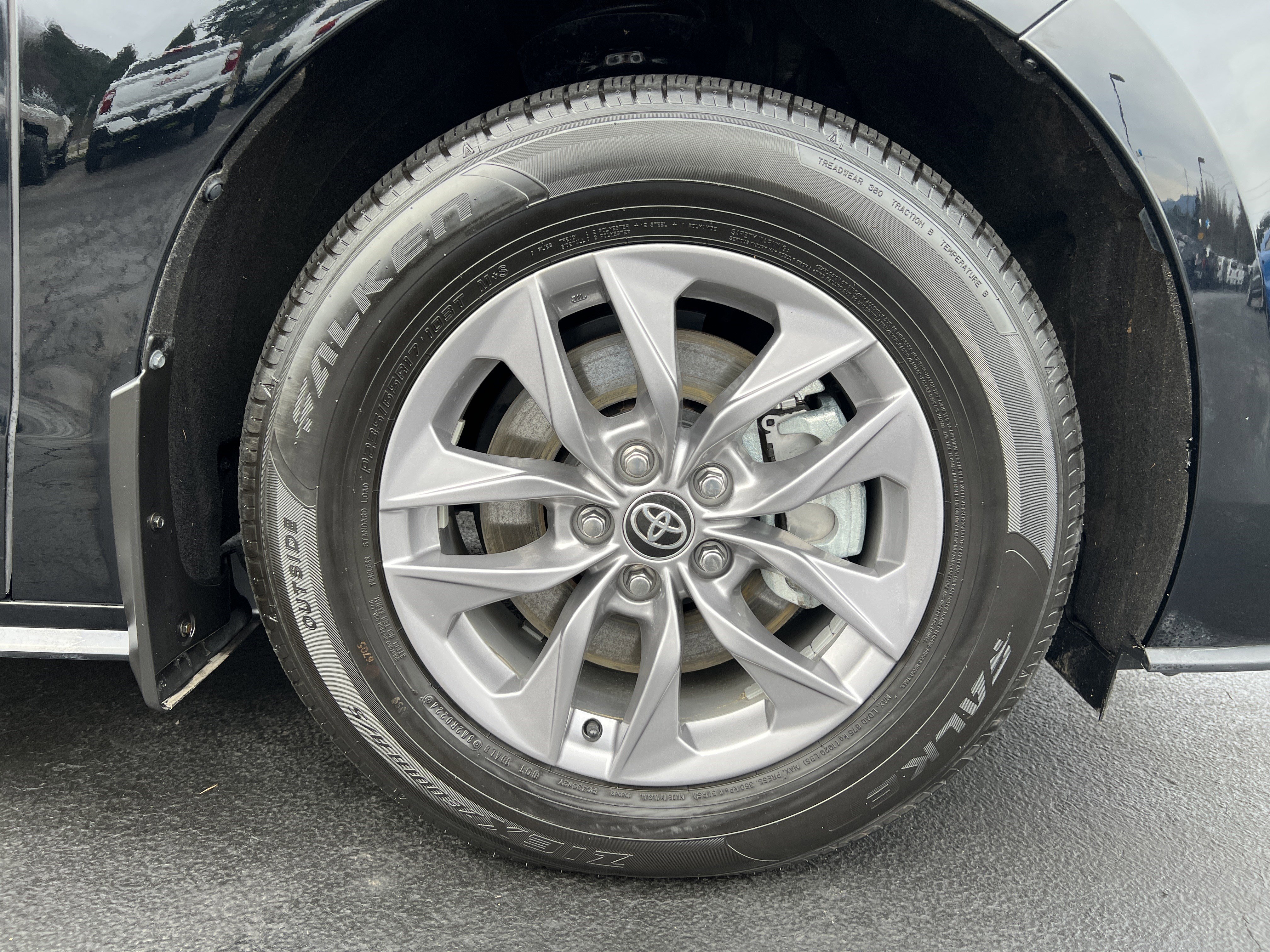 Used 2024 Toyota Sienna LE image 9