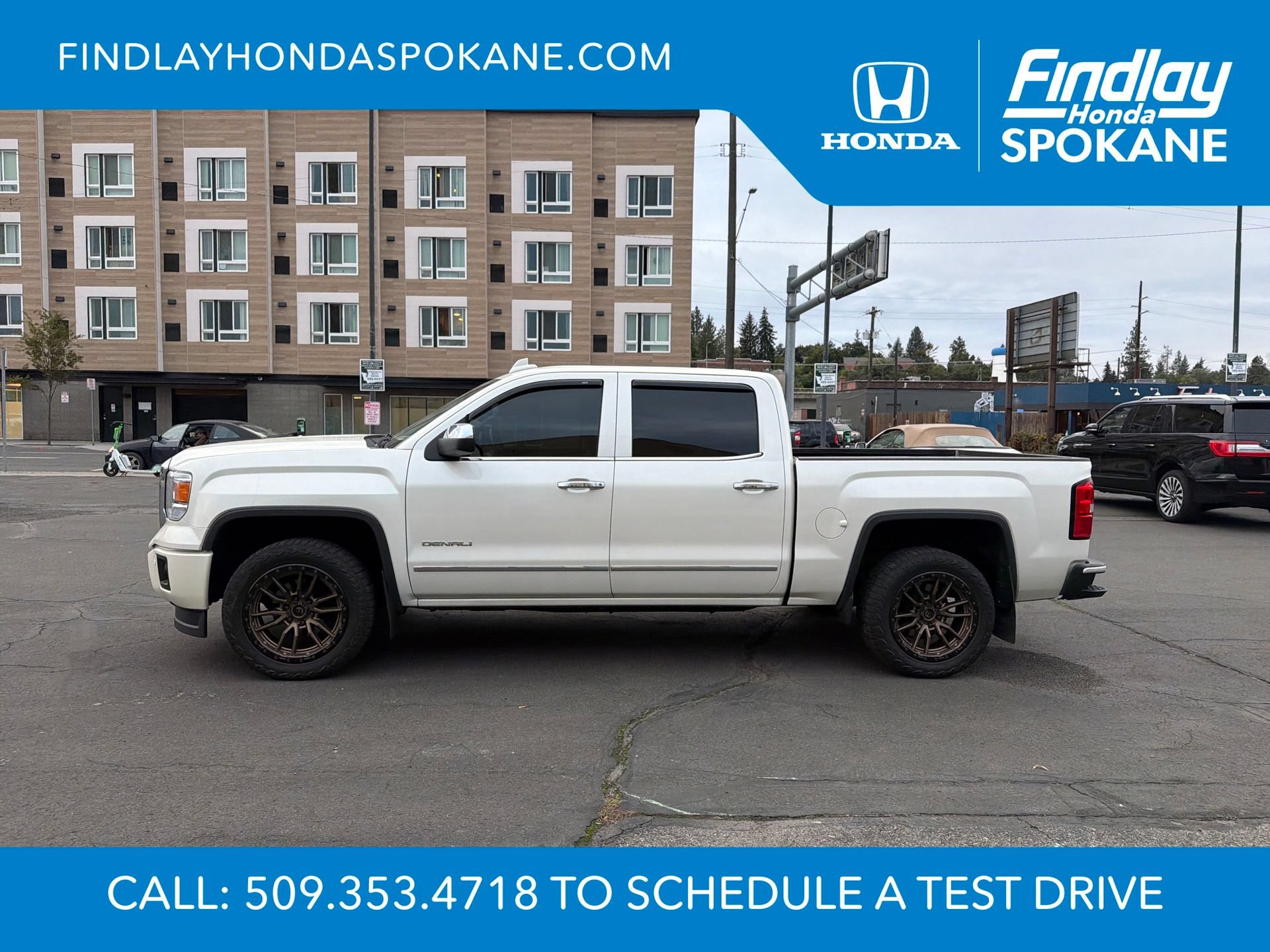 Used 2015 GMC Sierra 1500 Denali w/ Driver Alert Package AWD/4WD image 2