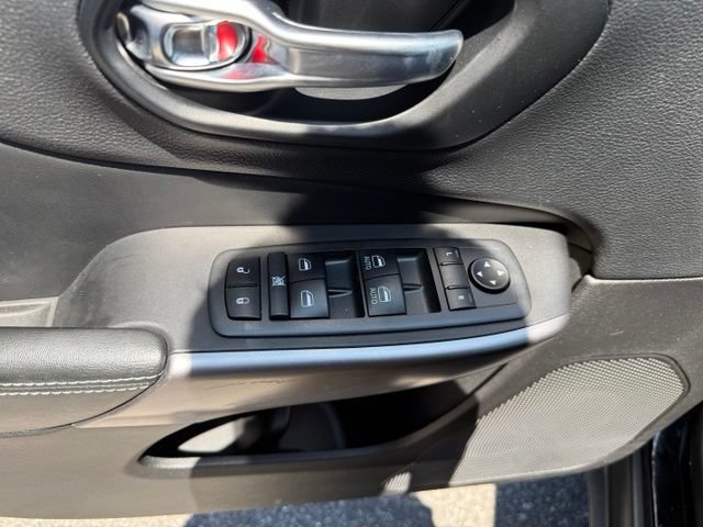 Used 2021 Jeep Cherokee Latitude AWD/4WD image 23