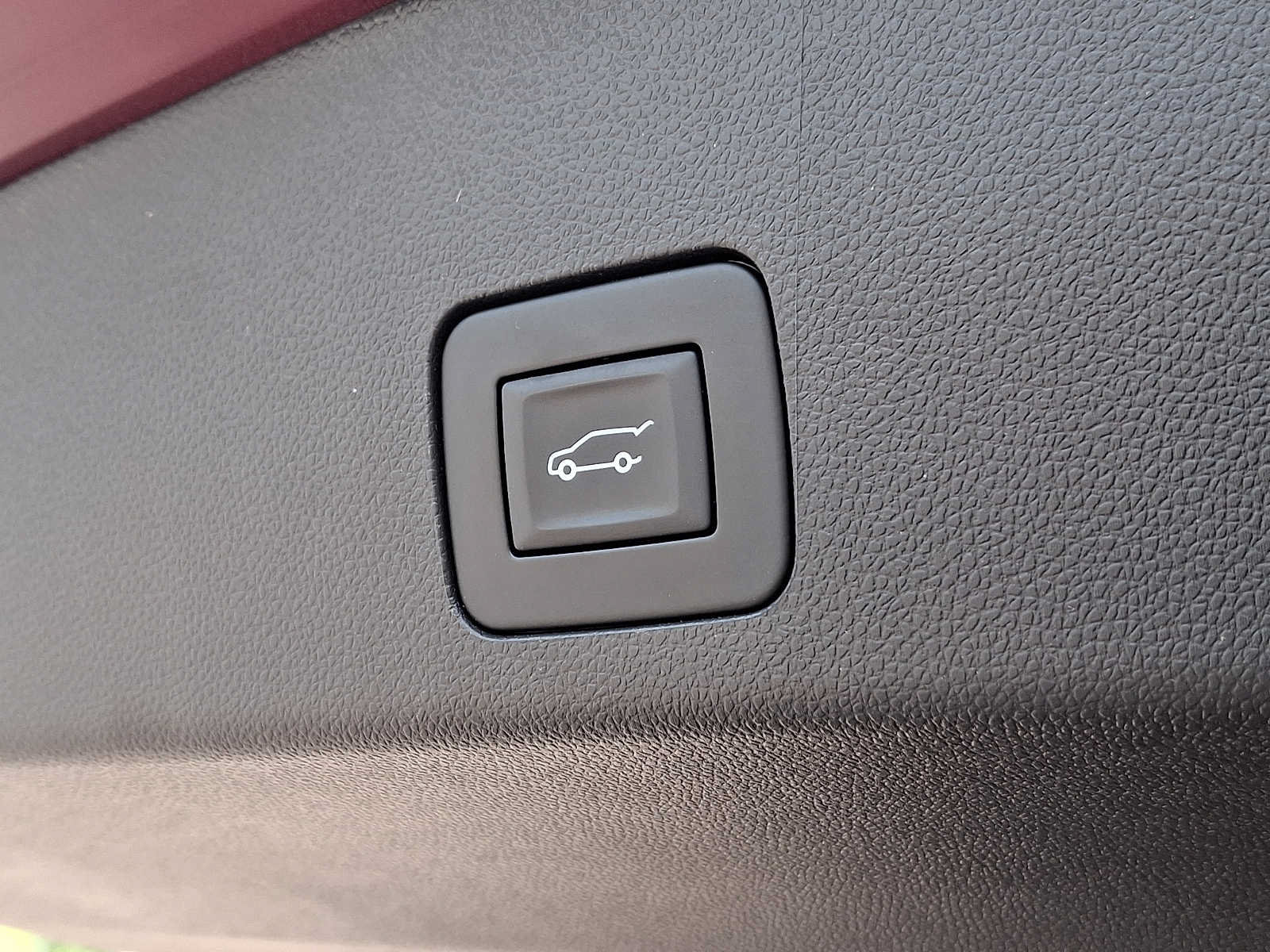 Used 2024 Buick Encore GX Avenir w/ Avenir Convenience Package FWD image 31
