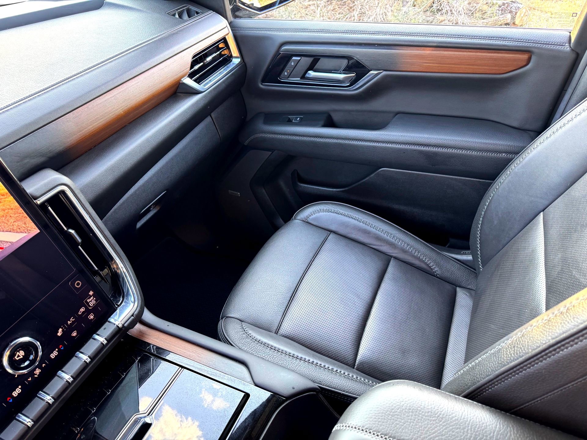 Used 2025 GMC Yukon Denali image 35