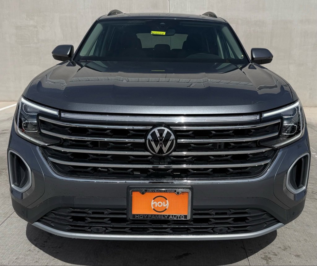 Used 2025 Volkswagen Atlas SE image 2
