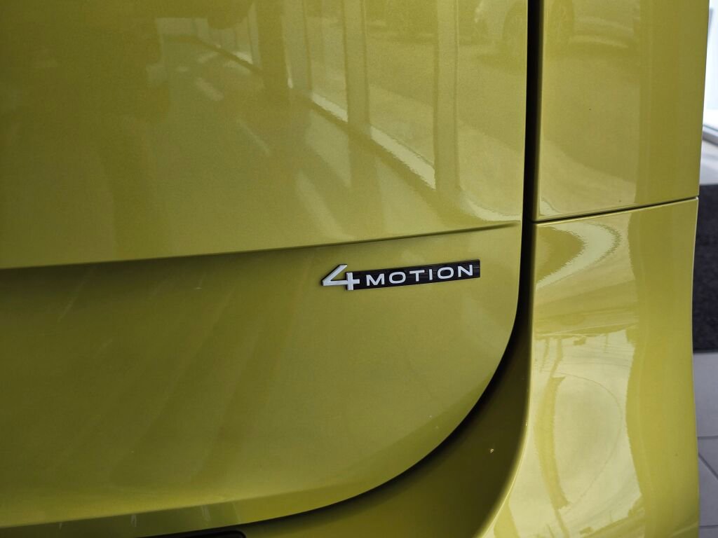 New 2025 Volkswagen ID. Buzz Pro S Plus AWD/4WD image 12