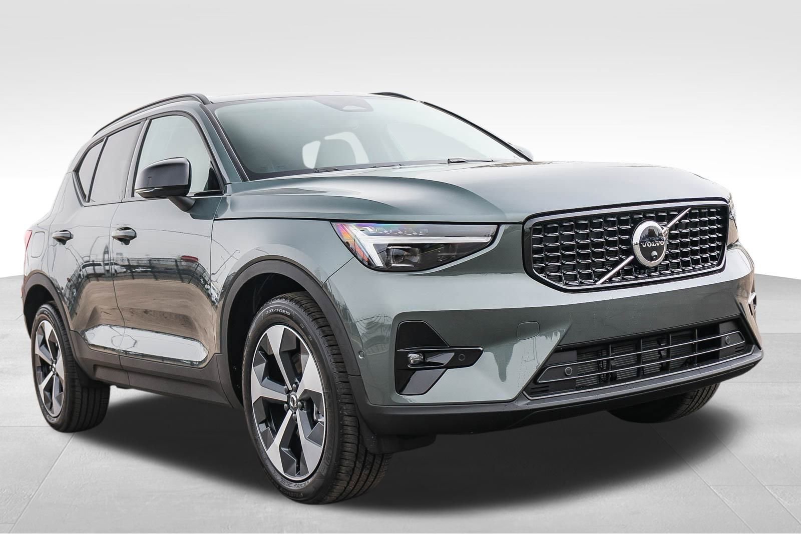 New 2026 Volvo XC40 B5 Plus w/ Protection Package Premier image 3