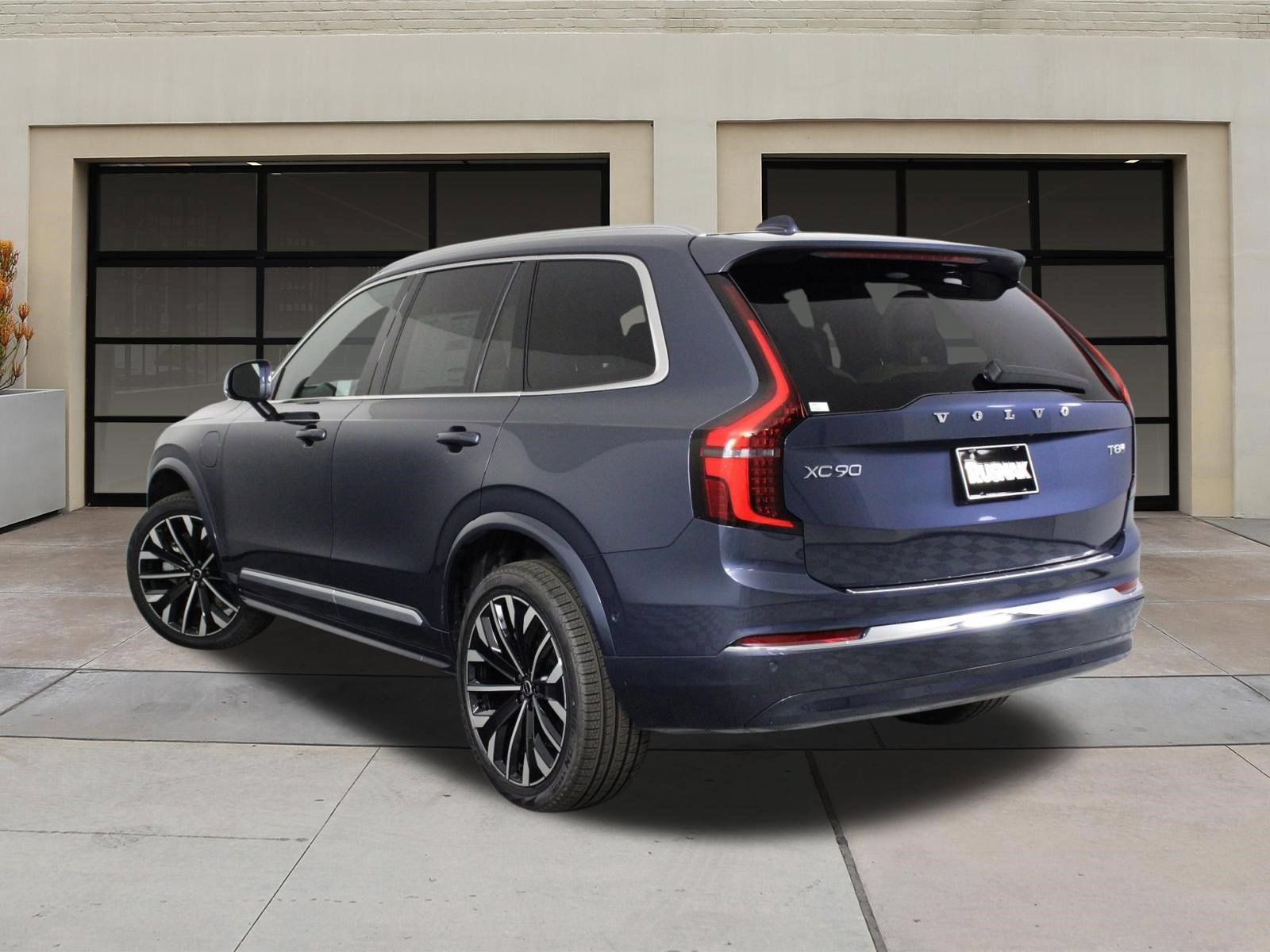 New 2026 Volvo XC90 T8 Ultra w/ Protection Package Premier AWD/4WD image 3