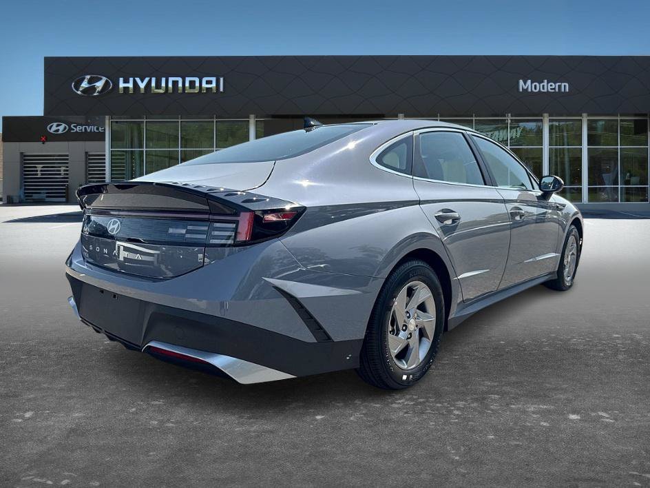 New 2026 Hyundai Sonata SE FWD image 3