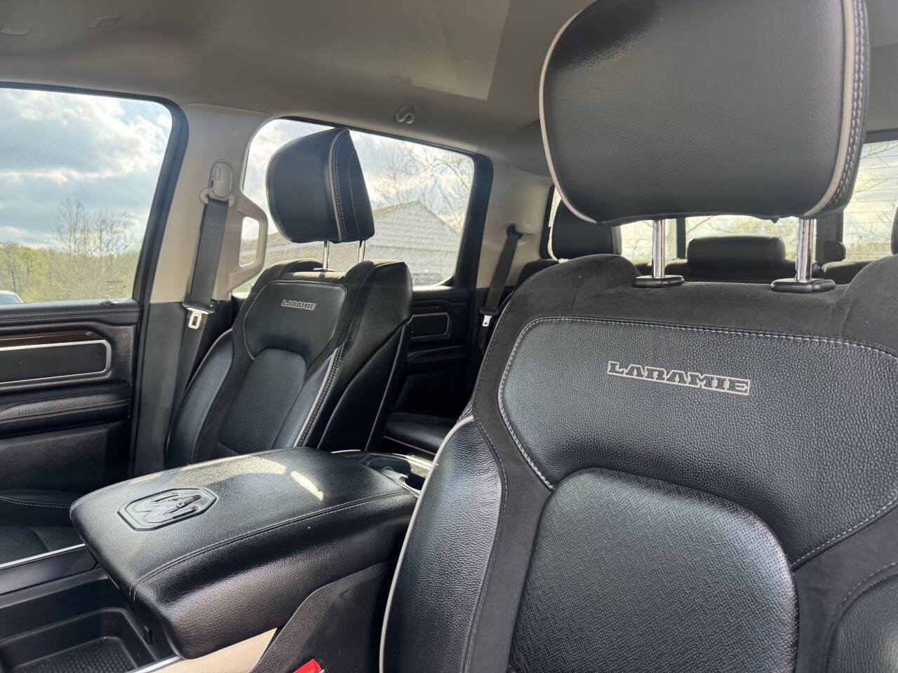Used 2022 RAM 1500 Laramie AWD/4WD image 11