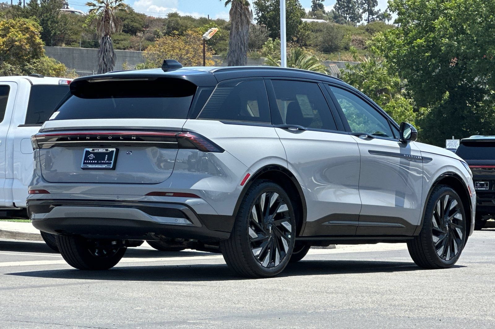 New 2026 Lincoln Nautilus Reserve w/ Jet Appearance Package AWD/4WD image 3